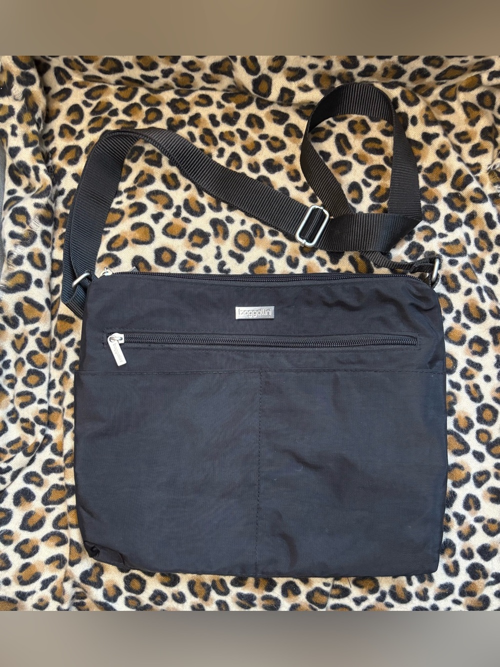 Baggallini Large Zipper Bagg Black Crossbody/Travel Bag Shoulder/Adjustable EUC
